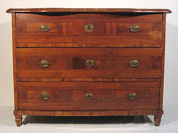 Restaurierung einer Klassizismus-Kommode